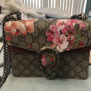 Gucci Bags - Gucci Dionysus GG blooms mini bag. Gucci Bags - Gucci Dionysus GG blooms mini bag.